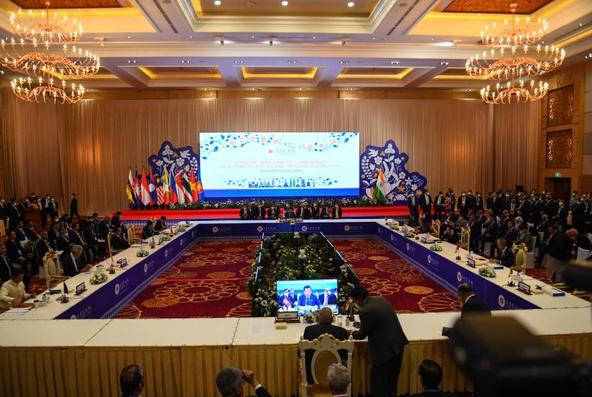 ၂၀၂၂ ခုနှစ် နိုဝင်ဘာ ၁၁ ရက်က ဖနွမ်းပင်မြို့တွင် အာဆီယံထိပ်သီးအစည်းအဝေးကျင်းပနေသည်ကို တွေ့ရစဉ်။ (Photo-AFP)