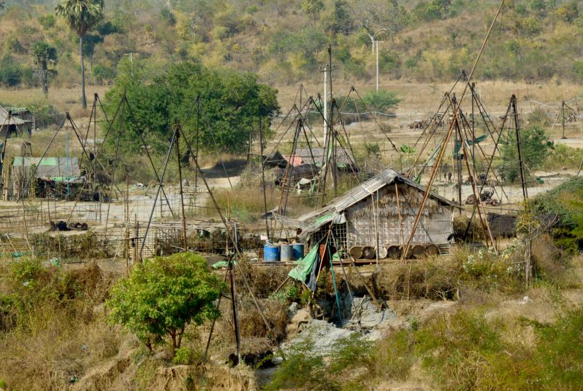 မင်းလှမြို့နယ် ထန်းကိုုင်းရေနံမှော် အတွင်းပိုုင်းတစ်နေရာကိုု တွေ့ရစဉ်