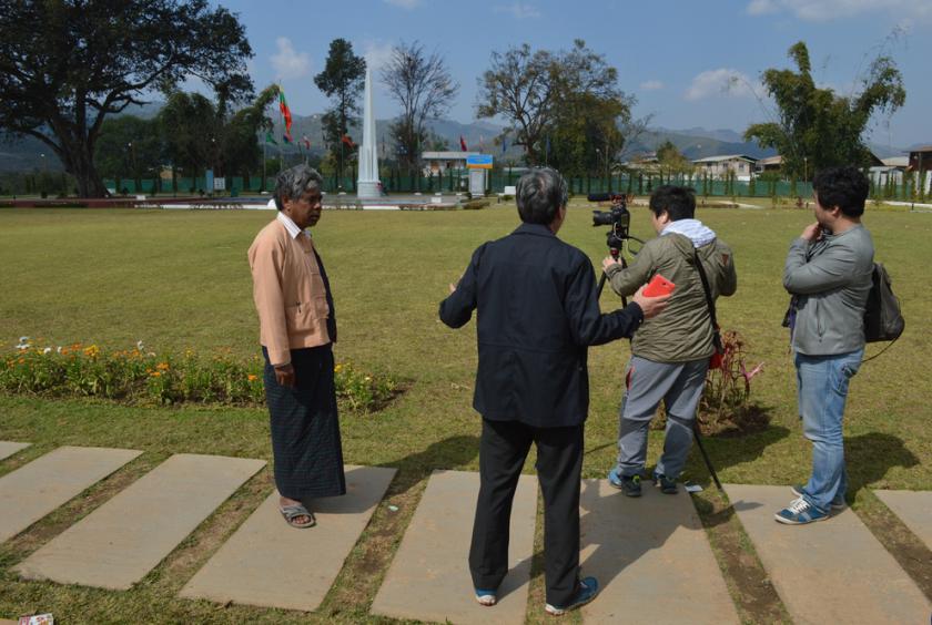 မကွေးတိုင်းဒေသကြီးအတွင်းရေကြီးရေလျှံမှု ဖြစ်ပွားခဲ့စဉ်က ကျေးရွာများတွင် ကျောင်းသား ကျောင်းသူများ ကျောင်းတက်ရန် လှေများဖြင့် သွားရောက်စဉ် (ဓာတ်ပုံ-အောင်သူငြိမ်း)