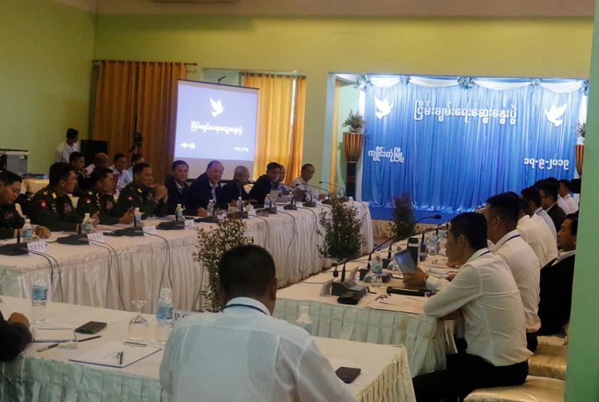 အစိုးရနှင့် မြောက်ပိုင်းလေးဖွဲ့ တွေ့ဆုံဆွေးနွေးပွဲ ကျိုင်းတုံမြို့တွင် စက်တင်ဘာ ၁၇ ရက်က ပြုလုပ်စဉ် (ဓာတ်ပုံ-ကျော်ဇင်ဝင်း)