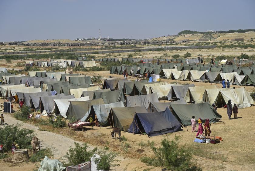 စက်တင်ဘာ ၂၈ ရက်က ပါကစ္စတန်နိုင်ငံ ဆင်းပြည်နယ်ရှိ ရေဘေးသင့်ဒေသများအတွက် စီစဉ်ပေးထားသော ယာယီတဲများကို တွေ့ရစဉ် (Photo-AFP)