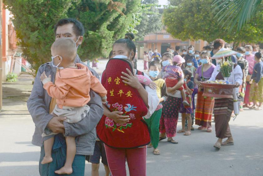လားရှိုးမြို့ရှိ သီရိမင်္ဂလာ မန်ဆူရှမ်းကျောင်းသို့ ထွက်ပြေးတိမ်းရှောင်လာကြသူများကို ၂၀၂၃ ခုနှစ် စက်တင်ဘာ ၂ ရက် နံနက်ပိုင်းက တွေ့ရစဉ်