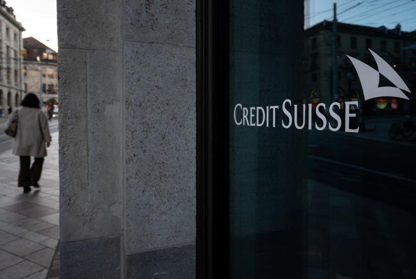 ဂျီနီဗာဘဏ်ခွဲတစ်ခု၌ Credit Suisse ဆိုင်းဘုတ်ကို မတ်လ ၁၅ ရက်က တွေ့ရစဉ် (Photo – AFP)