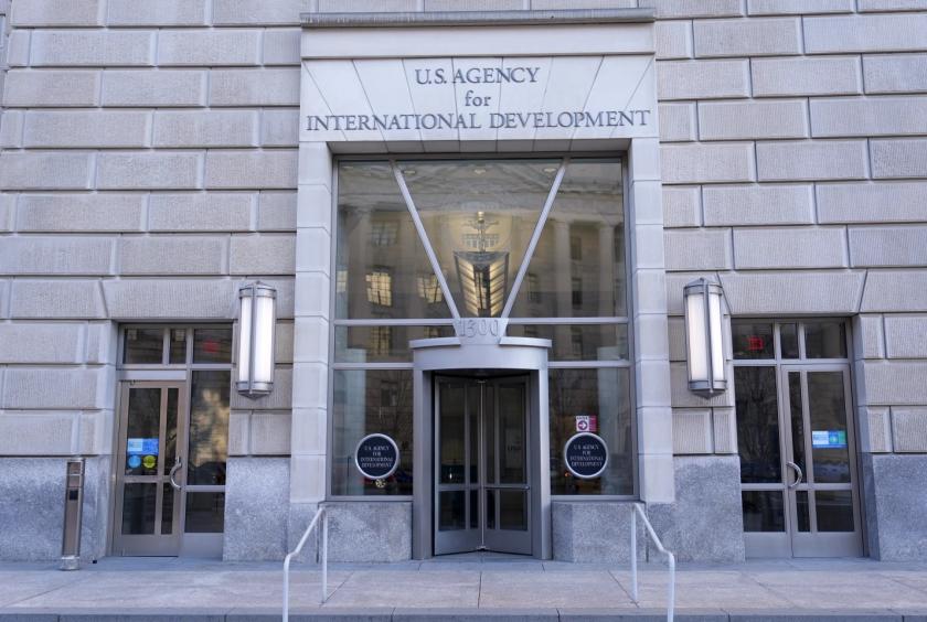 USAID ရုံးချုပ်၏အဝင်တံခါးကို ဖေဖော်ဝါရီ ၁ ရက်တွင် ရိုက်ထားသောပုံ၌ တွေ့ရစဉ်(Photo: AP)