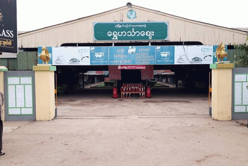 မွန်ပြည်နယ် မုဒုံမြို့ရှိ ရွှေဟင်္သာဈေး ဖွင့်လှစ်ထားသည်ကို အောက်တိုဘာလ (၁) ရက် နံနက်ပိုင်းကတွေ့ရစဉ် (Photo  - မုဒုံအမွှာညီနောင်)