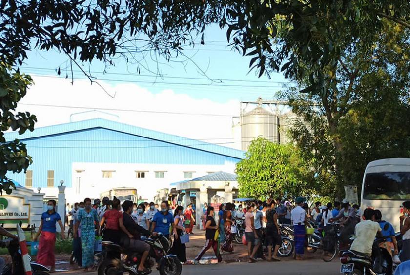 ပဲခူးစက်မှုဇုန်ရှိ စက်မှုဇုန်လုပ်သားများကို တွေ့ရစဉ်