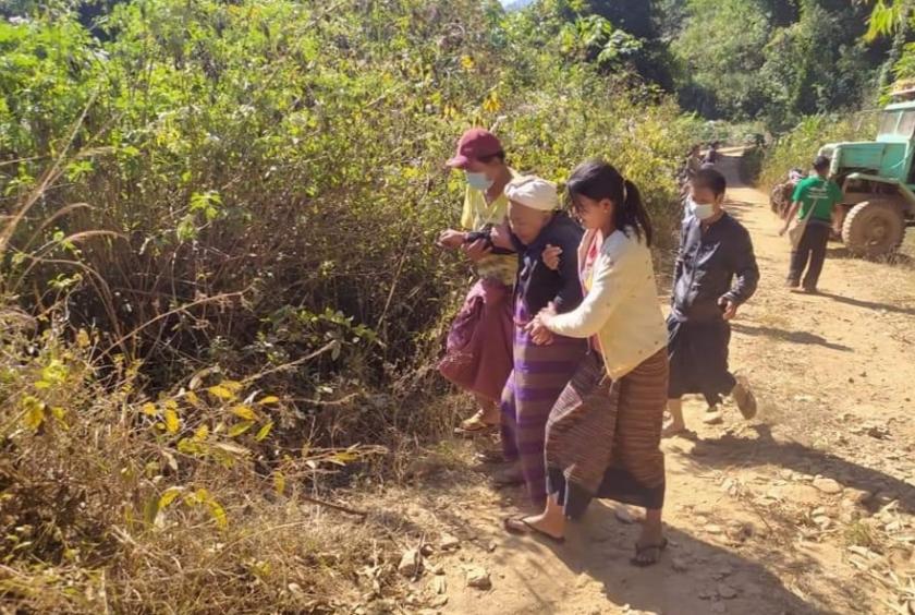 တိုက်ပွဲများ ဖြစ်ပွားနေမှုကြောင့် တိမ်းရှောင်လာသူများကို ဒီဇင်ဘာ ၂၈ ရက်က တွေ့ရစဉ်