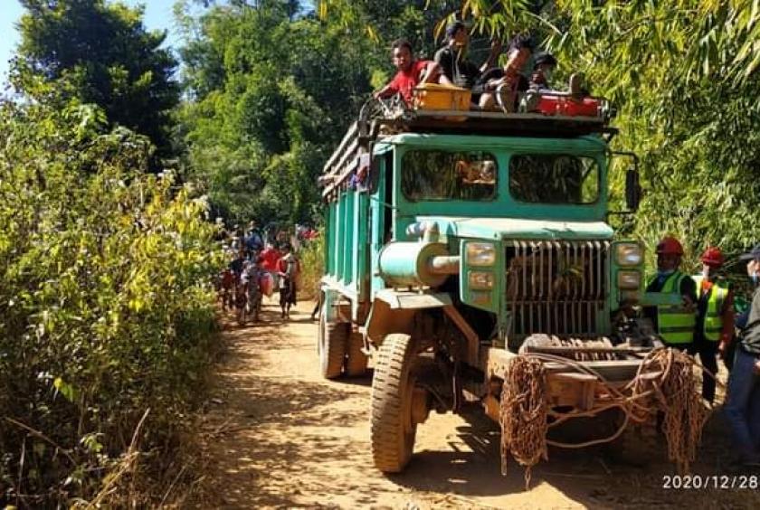 စစ်ဘေးရှောင်ရန် ကျောက်မဲမြို့သို့ လာရောက်သူများကို ဒီဇင်ဘာလအတွင်းက တွေ့ရစဉ် (ဓာတ်ပုံ- အိုမ်တမာဝ်းလူမှုကူညီရေးအသင်း)