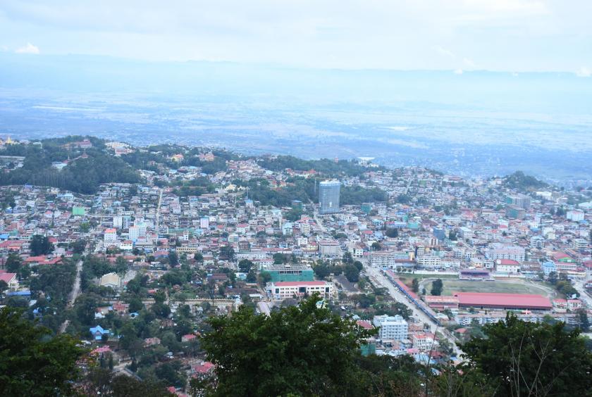 ရှမ်းပြည်နယ်တောင်ပိုင်း၊ တောင်ကြီးမြို့အား တွေ့ရစဉ်