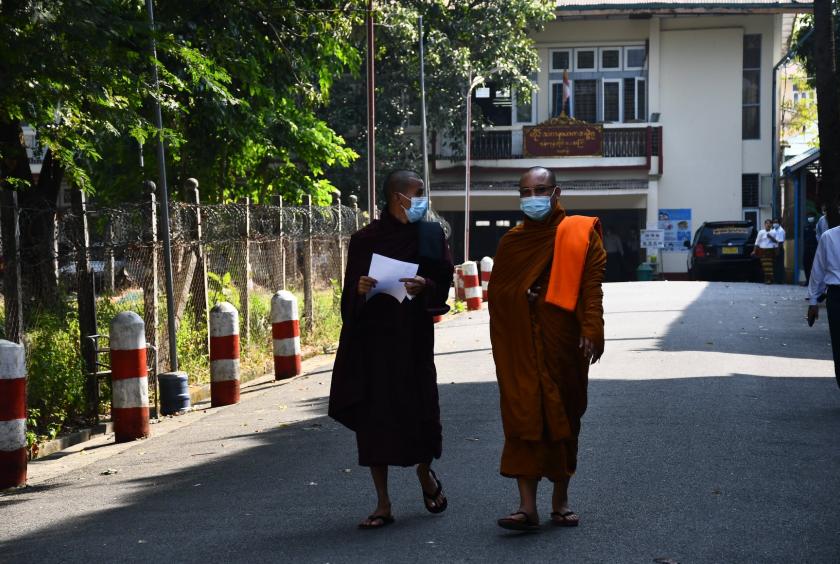 ဓာတ်ပုံ - ကြည်နိုင်