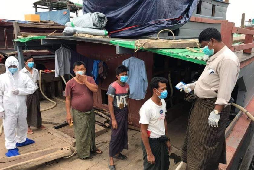 စစ်တွေမြို့ ရွှေမင်းဂံဆိပ်ကမ်းတွင် ကိုယ်အပူချိန်တိုင်းနေစဉ် (Photo:RSCCI)