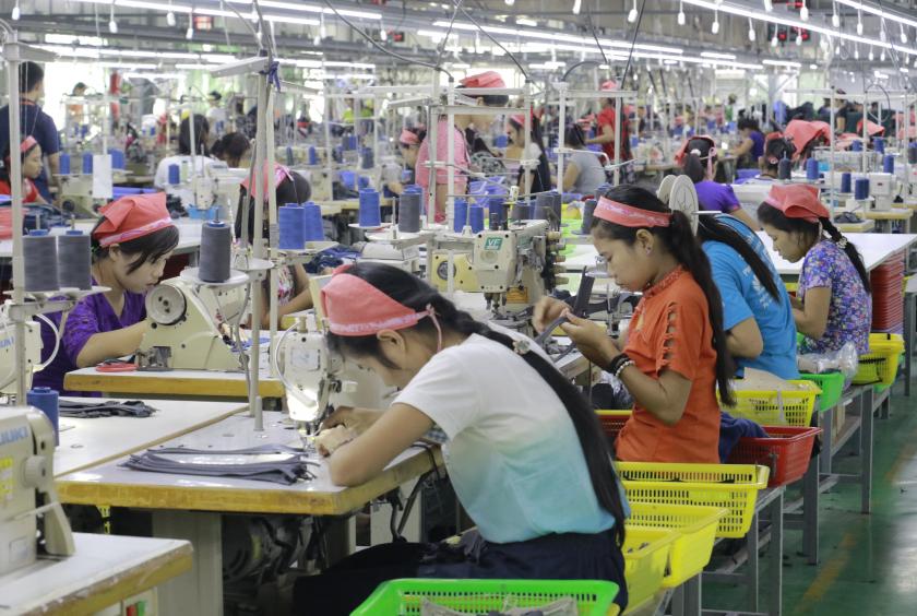 ရန်ကုန်တိုင်းဒေသကြီးအတွင်းရှိ အထည်ချုပ်စက်ရုံလုပ်ငန်းခွင်တစ်ခုကို ယခင်နှစ်က တွေ့ရစဉ်