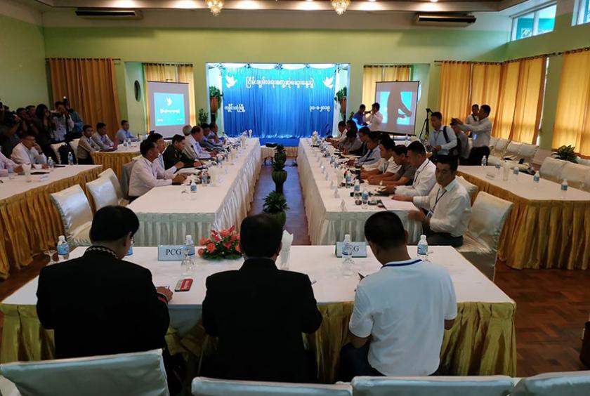  အစိုးရကိုယ်စားလှယ်အဖွဲ့နှင့် မြောက်ပိုင်းလေးဖွဲ့တို့ ကျိုင်းတုံတွင် သြဂုတ် ၃၀ ရက်က တွေ့ဆုံဆွေးနွေးမှုများ ပြုလုပ်နေစဉ်