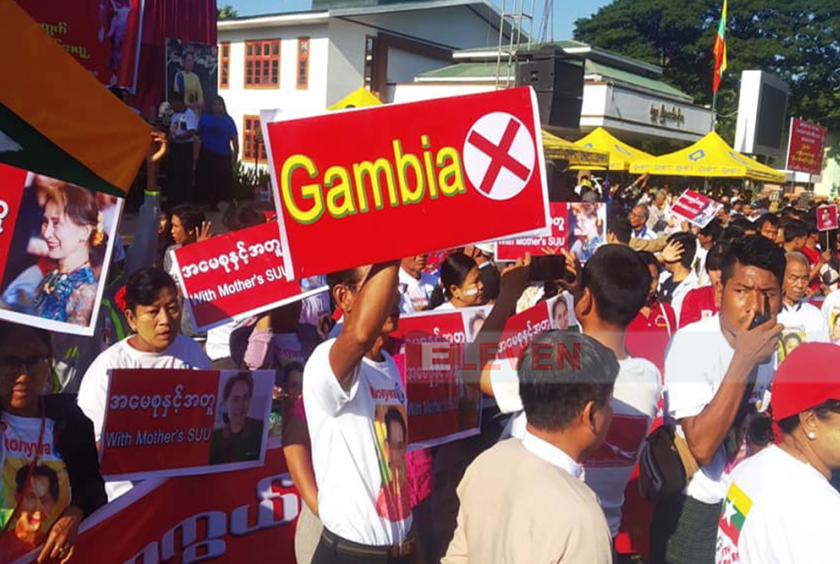 Gambia နိုင်ငံက တရားစွဲဆိုထားမှုကို နိုင်ငံတော်အတိုင်ပင်ခံကိုယ်တိုင်သွားရောက်ကာ ဖြေရှင်းမည့်အပေါ်  ရပ်တည်ထောက်ခံပွဲ မုံရွာမြို့တွင် ပြုလုပ်နေစဉ်