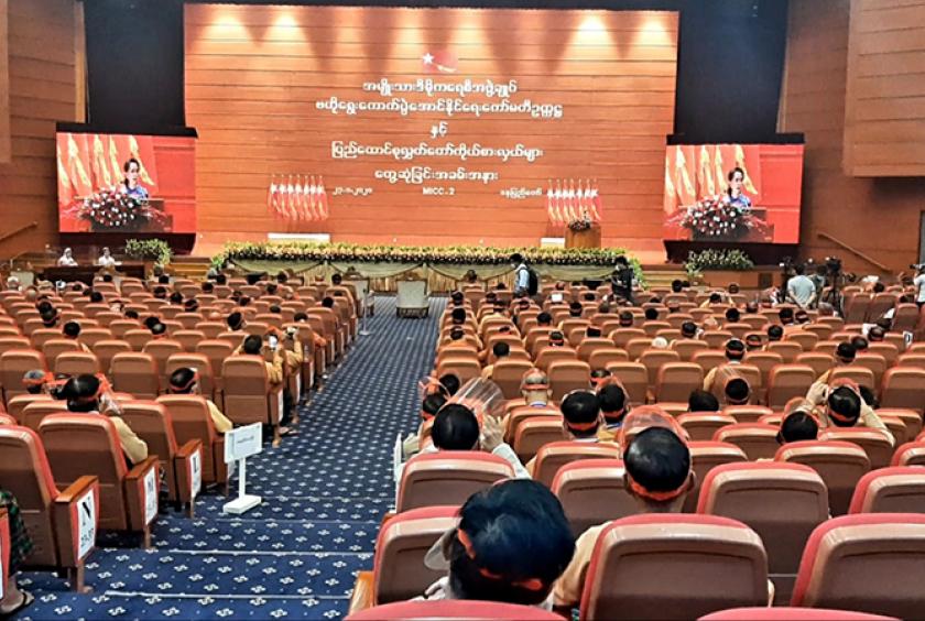  နေပြည်တော် MICC-2 တွင် သြဂုတ် ၂၃ ရက်က NLD ပါတီ ဥက္ကဋ္ဌနှင့် ပြည်ထောင်စုလွှတ်တော် ကိုယ်စားလှယ်များ တွေ့ဆုံပွဲအခမ်းအနားကျင်းပစဉ်