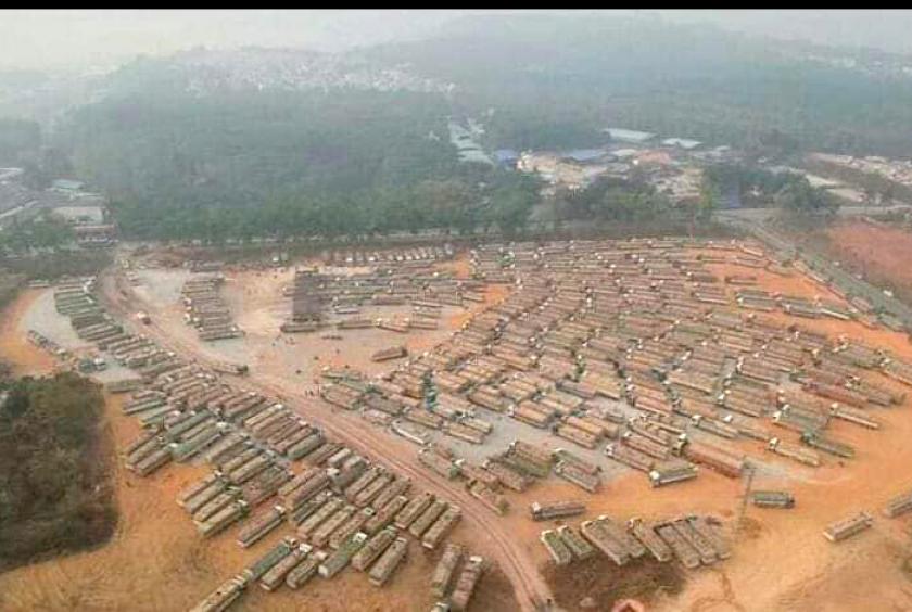 တရုတ်နိုင်ငံ လာရင်းမြို့တွင် ပိတ်မိနေသော မြန်မာနိုင်ငံမှ ကုန်တင်ကားများကို တွေ့ရစဉ်