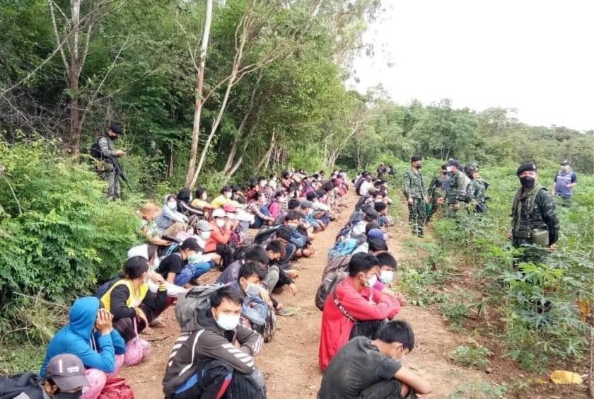 အထောက်အထားမဲ့ နယ်စပ်ဖြတ်ကျော် မြန်မာနိုင်ငံသားများအား ထိုင်းနိုင်ငံတာဝန်ရှိသူများက ဖမ်းဆီးစစ်ဆေးနေသည်ကို ယခုရက်ပိုင်းအတွင်း တွေ့ရစဉ်