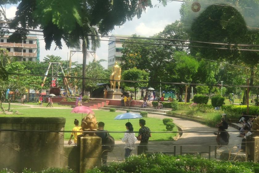 မြောက်ဥက္ကလာပမြို့နယ် ခြောက်ကွေ့အနီး ကန်သာယာပန်းခြံကို ယခုရက်ပိုင်းအတွင်း တွေ့ရစဉ် (ဓာတ်ပုံ-ကြည်နိုင်)