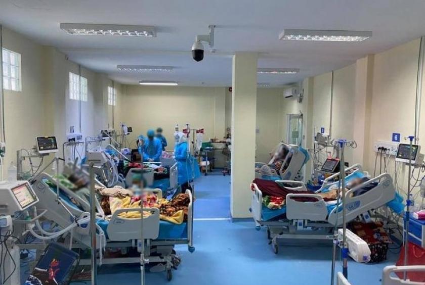 COVID-19 ပိုးတွေ့လူနာများအနက် ရောဂါပြင်းထန်၍ ICU ၌ ကြပ်မတ်ကုသနေရသည့် လူနာများကို တွေ့ရစဉ်