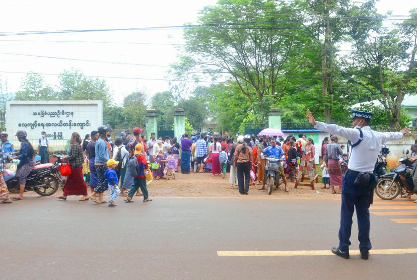 ၂၀၂၂-၂၀၂၃ ပညာသင်နှစ်အတွက် လားရှိုးမြို့ရှိ အခြေခံပညာကျောင်းများ စတင်ဖွင့်လှစ်သည့် ဇွန် ၂ ရက်နေ့မြင်ကွင်း (ဓာတ်ပုံ စိုင်းထွန်းနေလှိုင်)