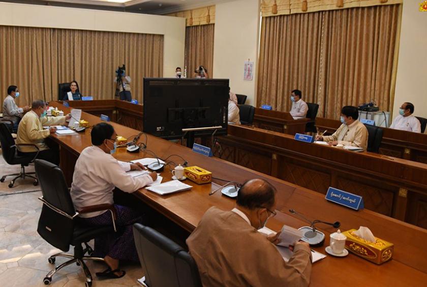 ဧပြီ ၂၃ ရက်တွင် ပြုလုပ်ခဲ့သည့် COVID-19 ကာကွယ်ထိန်းချုပ် ကုသရေး အမျိုးသားအဆင့် ဗဟိုကော်မတီ အစည်းအဝေးကို တွေ့ရစဉ်