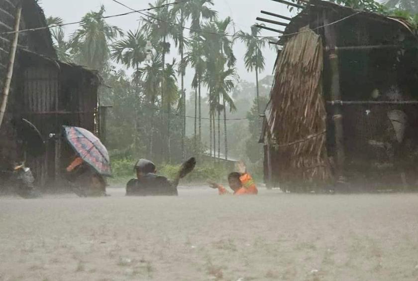 မွန်ပြည်နယ် မော်လမြိုင်မြို့ အနိမ့်ပိုင်းတွင် ရေကြီးရေလျှံဖြစ်ပေါ်စဉ်