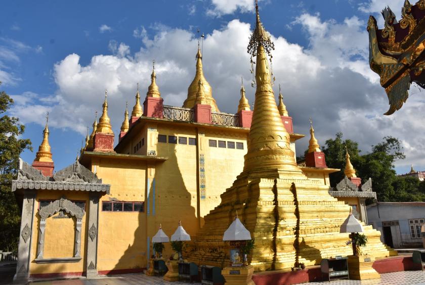 ​​​​​​​ရှေးဟောင်းသမိုင်းဝင် ရတနာဇေယျ စေတီတော်မြတ်ကို ဖူးတွေ့ရစဉ်