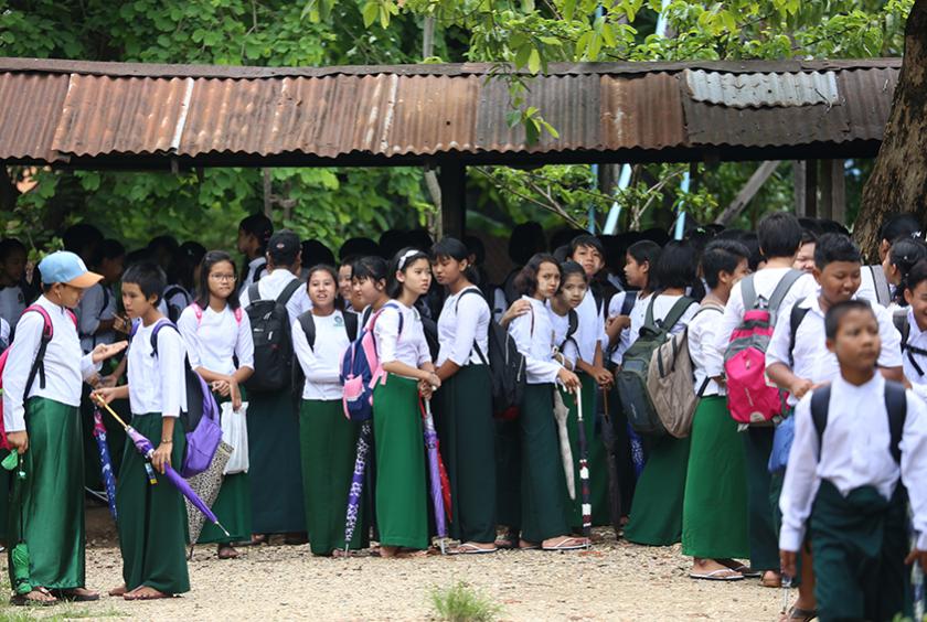၂၀၁၈-၂၀၁၉ ပညာသင်နှစ် ကျောင်းစတင်ဖွင့်လှစ်သည့်နေ့တွင် အခြေခံပညာအဆင့် ကျောင်းသူကျောင်းသားများကို တွေ့ရစဉ် (ဓာတ်ပုံ-ကြည်နိုင်)
