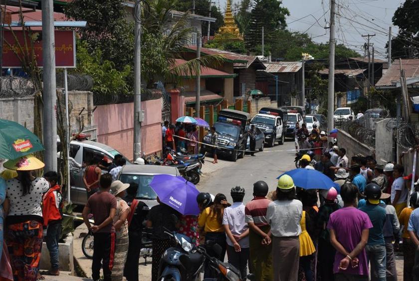 လေးလောင်းပြိုင်လူသတ်မှု ဖြစ်ပွားခဲ့သည့် တောင်ကြီးမြို့ မြင်းဖြူနှစ်ကောင်ဆေးတိုက် ဝန်းကျင်ကို ဧပြီ ၂၈ ရက်က တွေ့ရစဉ်