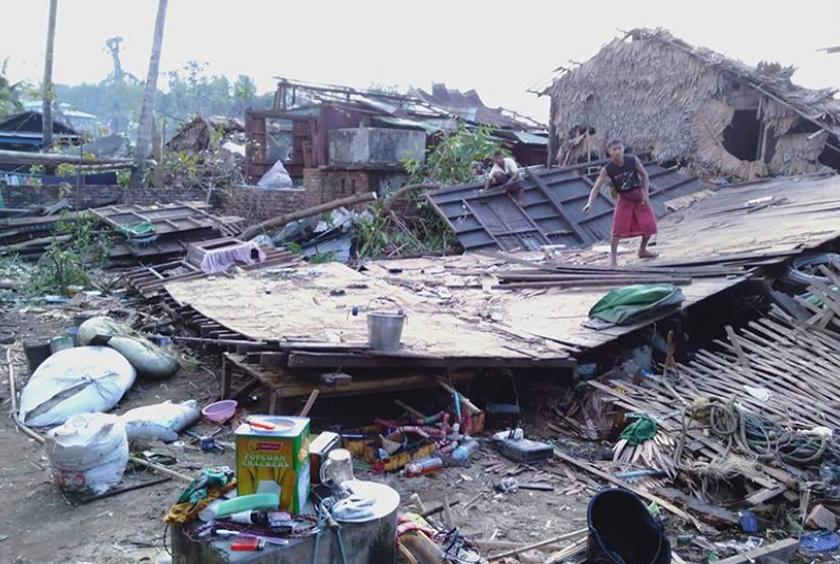 ရေးမြို့နယ် ကုလားကုတ်ကျွန်းပေါ်ရှိ ကုလားကုတ်ကျေးရွာအုပ်စု အောက်ဆိပ်ကျေးရွာ လူနေအိမ်များ လေပြင်းတိုက်ခတ်မှုကြောင့် ပျက်စီီးခဲ့စဉ်