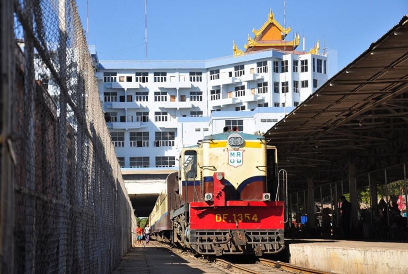 မန္တလေးဘူတာကြီးဝန်းကျင်ကို ၂၀၁၉ ခုနှစ် နှစ်လယ်ပိုင်းခန့်က တွေ့ရစဉ် (ဓာတ်ပုံ-လဲ့လဲ့အောင်)