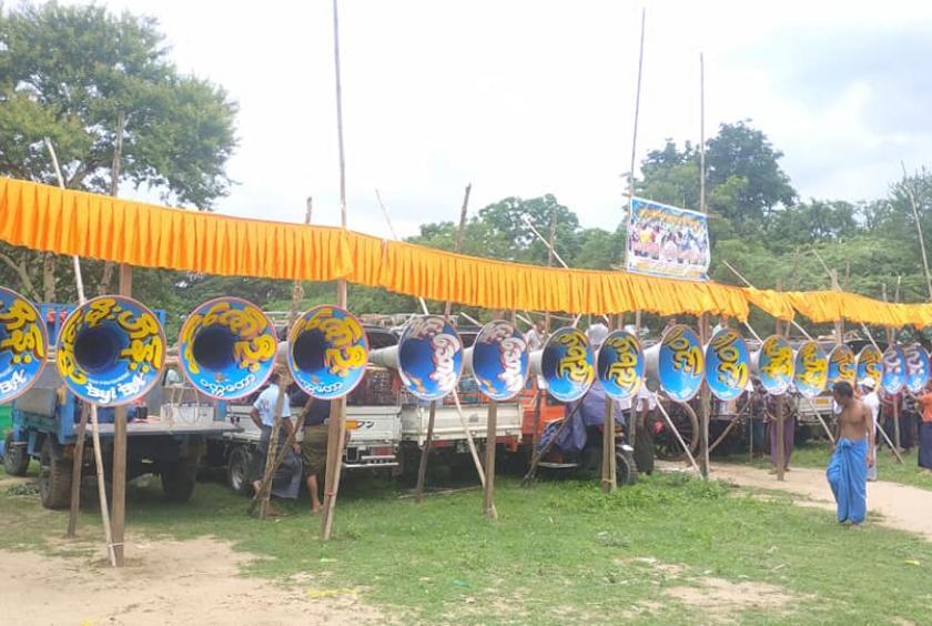  မကွေးတိုင်းဒေသကြီး မြိုင်မြို့နယ် လင်းကတောကျေးရွာတွင် သြဂုတ် ၁၇ ရက်က အသံချဲ့စက်(လော်စပီကာ) ပြိုင်ပွဲကို ကျင်းပစဉ် (ဓာတ်ပုံ - ကောင်းခန့်လင်း)