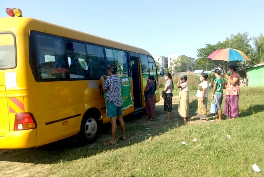 ဒဂုံဆိပ်ကမ်းမြို့နယ်အတွင်း ရောင်းချနေမှုကိုတွေ့ရစဉ်(ဓာတ်ပုံ-မြန်မာနိုင်ငံဆန်စပါးကုန်သည်များအသင်း)
