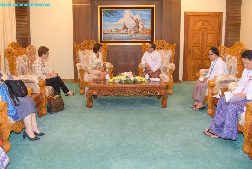 ပြည်ထောင်စုဝန်ကြီး ဦးကျော်တင်နှင့် ကုလသမဂ္ဂအတွင်းရေးမှူးချုပ်၏  မြန်မာအထူးကိုယ်စားလှယ်တို့  စက်တင်ဘာ ၄ ရက်က တွေ့ဆုံဆွေးနွေးနေစဉ်