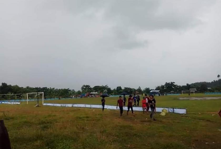 ဖိတ်ခေါ်ပြိုင်ပွဲ ကျင်းပသည့် ဘောလုံးကွင်းအား တွေ့ရစဉ်