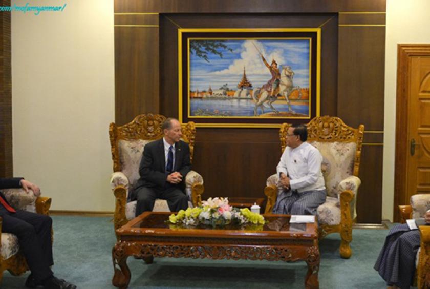 ပြည်ထောင်စုဝန်ကြီး ဦးကျော်တင်နှင့် အမေရိကန် နိုင်ငံခြားရေး ဝန်ကြီးဌာန လက်ထောက်ဝန်ကြီးတို့ အောက်တိုဘာ ၂၉ ရက်က တွေ့ဆုံစဉ်