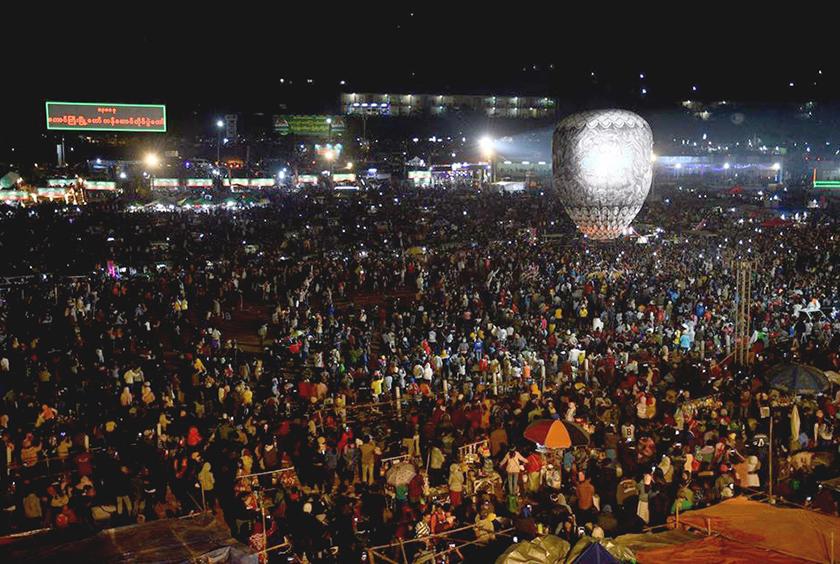 ယခင်နှစ်က ပြုလုပ်ခဲ့သည့် တောင်ကြီးတန်ဆောင်တိုင်ပွဲတော်