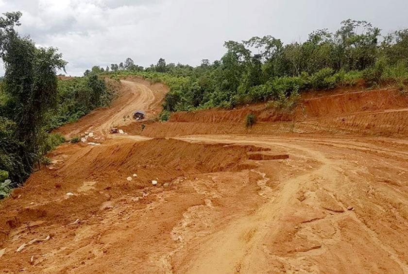   သက္ကယ်ကျင်း-ဖောင်းပြင်-ဟုမ္မလင်း-ခန္တီးလမ်းမှ ဟုမ္မလင်းမြို့နယ်နှင့် ခန္တီးမြို့နယ်အကြား လမ်းပိုင်းအား ယခုနှစ်မိုးရာသီတွင် တွေ့ရစဉ်