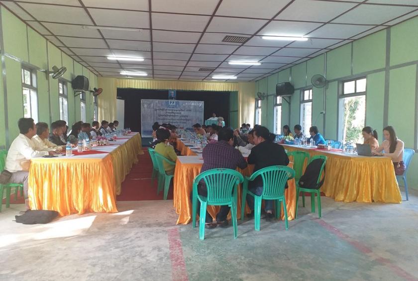 ခန္တီးမြို့တွင် အောက်တိုဘာ ၂၃ ရက်က UPDJC နှင့် ဒေသအ‌ခြေစိုက် နိုင်ငံရေးပါတီများ၊ အရပ်ဘက် အဖွဲ့အစည်းများ ပြည်ထောင်စုငြိမ်းချမ်းရေးဆိုင်ရာ လုပ်ငန်းစဉ်များဆွေးနွေးပွဲ အခမ်းအနားကျင်းပစဉ်