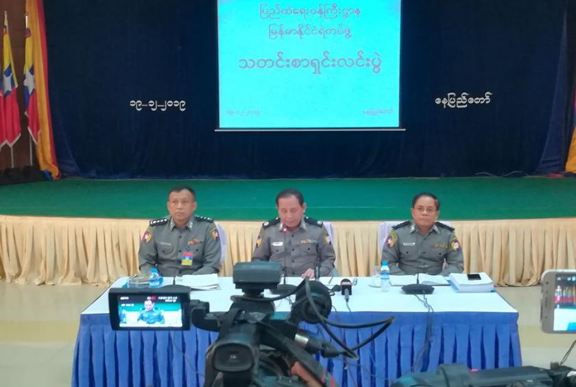 နေပြည်တော်ရှိ မြန်မာနိုင်ငံရဲတပ်ဖွဲ့ဌာနချုပ်တွင် ဒီဇင်ဘာ ၁၉ ရက်က ဗစ်တိုးရီးယားအမှုနှင့် ပတ်သက်၍ ပြုလုပ်သည့် သတင်းစာရှင်းလင်းပွဲကိုတွေ့ရစဉ်
