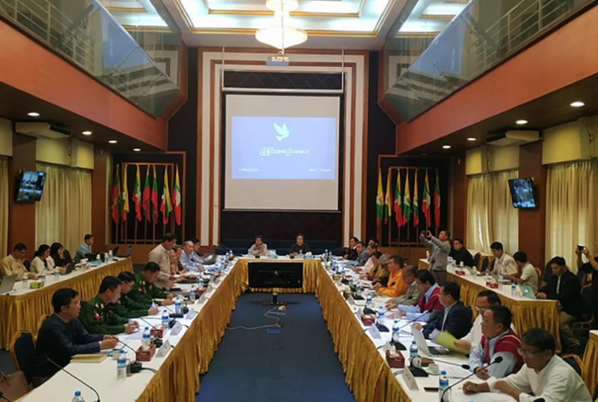  မတ် ၆ ရက်က ရန်ကုန်မြို့၌ ပြုလုပ်သည့် အစိုးရကိုယ်စားလှယ်အဖွဲ့နှင့် NCA- S EAO ကိုယ်စားလှယ်အဖွဲ့တို့ တွေ့ဆုံစဉ် (ဓာတ်ပုံ-မင်းနိုင်စိုး)
