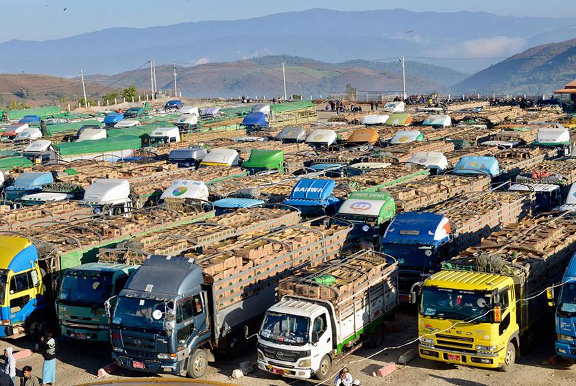 မြန်မာ-တရုတ်နယ်စပ် မူဆယ်ကုန်သွယ်ရေးဇုန်ကို တွေ့ရစဉ် (ဓာတ်ပုံ-ထွန်းနေလှိုင်)