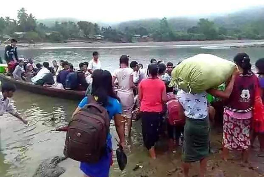 ချင်းပြည်နယ် ပလက်ဝမြို့နယ်အတွင်း တိုက်ပွဲများကြောင့် ဆမီးမြို့သို့ ဒေသခံ ထောင်နှင့်ချီ စစ်ဘေးရှောင်လာကြစဉ်