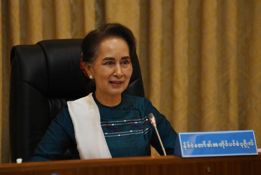 ဓာတ်ပုံ - နိုင်ငံတော်အတိုင်ပင်ခံရုံး