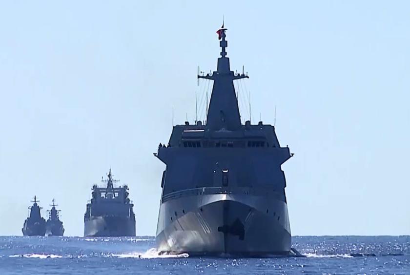 ၂၀၂၂ ခုနှစ်က တရုတ်နှင့် ရုရှားစစ်သင်္ဘောများ ပူးတွဲစစ်ရေးလေ့ကျင့်မှု ပြုလုပ်နေစဉ် (Photo – AFP)