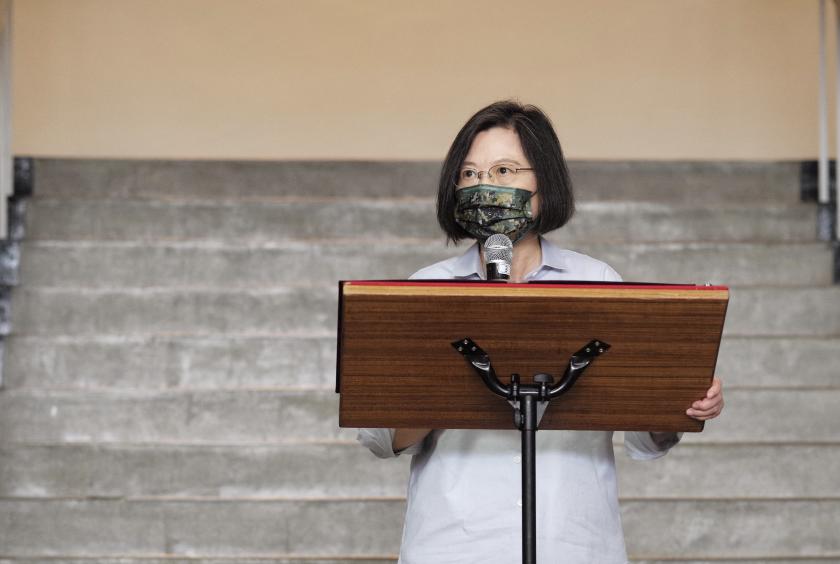 သြဂုတ် ၃၀ ရက်က ဟန်ဟူကျွန်းပေါ်ရှိ ရေတပ်စခန်းတွင် စစ်မှုထမ်းများကို အမှာစကားပြောကြားနေသည့် ထိုင်ဝမ်သမ္မတ ဆန်အင်ဝမ်ကို တွေ့ရစဉ် (Photo : AFP)