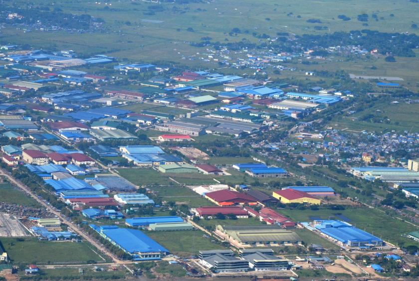 ကုန်ထုတ်လုပ်ငန်းများ ဆောင်ရွက်ရာ ရန်ကုန်မြို့ရှိ စက်မှုဇုန်တစ်ခုကို တွေ့ရစဉ်