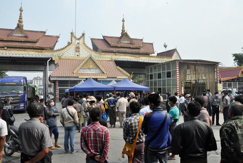 မူဆယ်မြို့ရှိ မန်ဝိန်းဂိတ်ကို တွေ့ရစဉ်