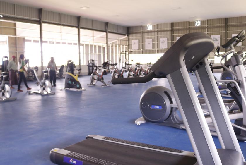 နေပြည်တော် ဝဏ္ဏသိဒ္ဓိ  Sport Complex အတွင်း ကျန်းမာရေးနှင့်အားကစားဝန်ကြီးဌာနက တည်ဆောက်ခဲ့သည့်  Gym Complex ကို တွေ့ရစဉ်