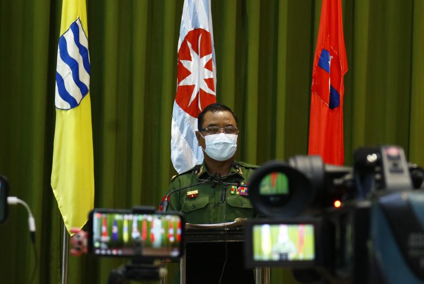 ဒီဇင်ဘာ ၃၀ ရက်က နေပြည်တော်ရှိ တပ်မတော် စစ်သမိုင်းပြတိုက်၌ ပြုလုပ်သည့် တပ်မတော် သတင်းမှန်ပြန်ကြားရေးအဖွဲ့၏ ပုံမှန်သတင်းစာရှင်းလင်းပွဲ့ကို တွေ့ရစဉ်